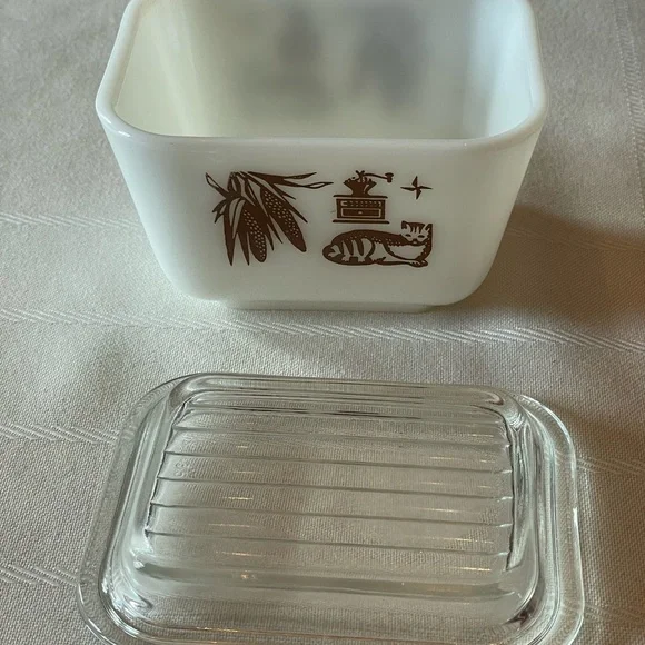 Vintage Pyrex Refrigerator Dish w/ lid, Early American, 501B, 1 1/2 cup - Picture 5 of 12